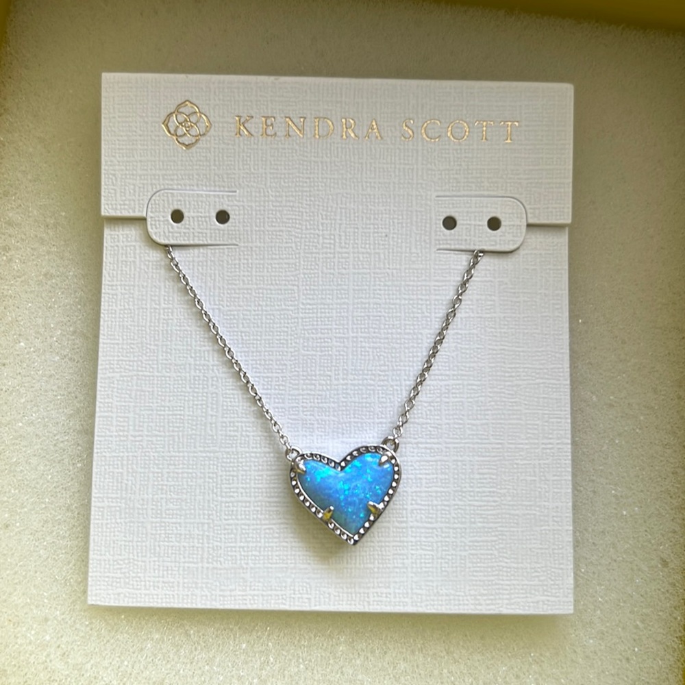 Kendra Scott Ari Heart Short Pendant